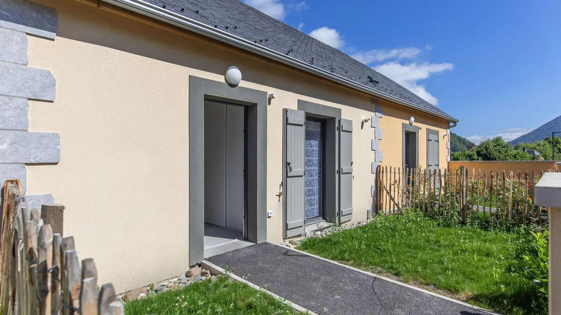 Lodge Neuf Avec 3 Chambres, Terrasse Et Parking, A 5 Min Du Centre De Cauterets - Fr-1-401-298 Apartment